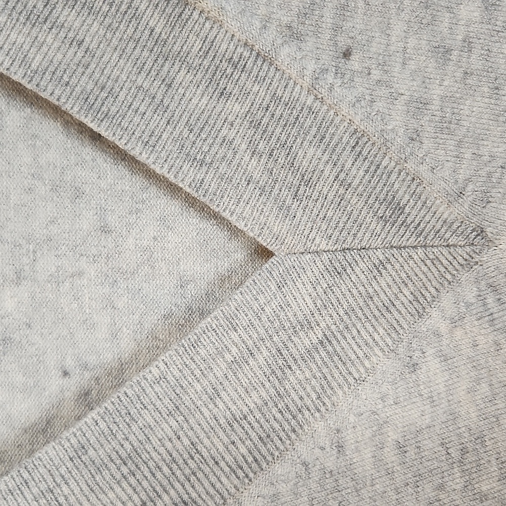 Banana Republic Light Gray Silk and Cashmere Blend V-neck Sweater Medium - Picture 6 of 9